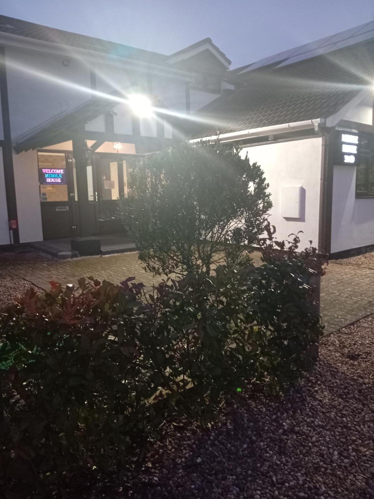 לינה וארוחת בוקר קובנטרי Middle House מראה חיצוני תמונה
